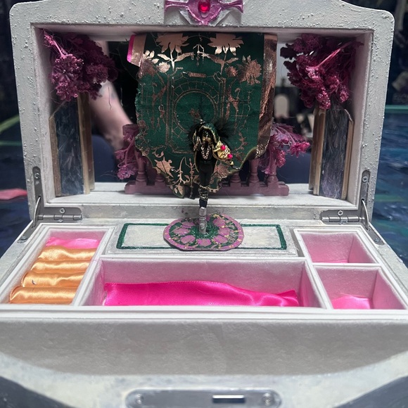 Sleep token caramel music box - Picture 9 of 15